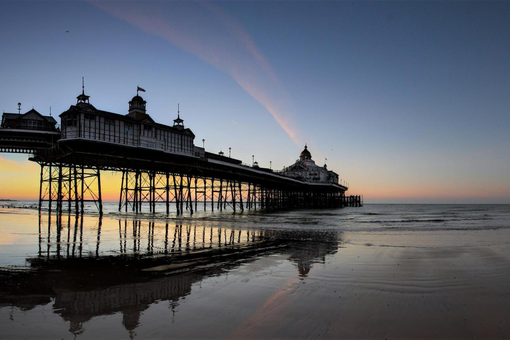 Burlington Palace Eastbourne Seafront Villa With Garden. Экстерьер фото